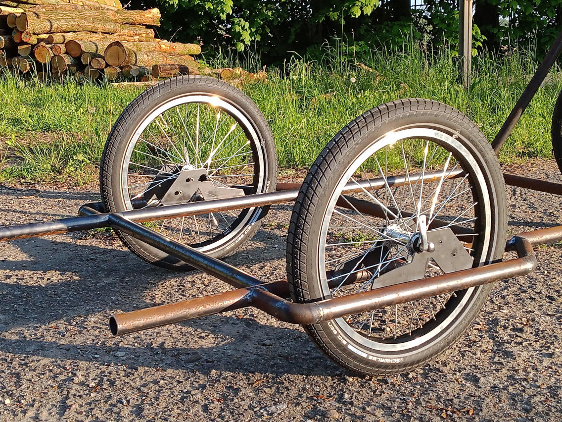 Rahmen mit Hinterrädern Image